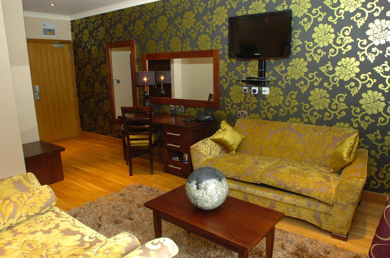 The Bear'S Paw Hotel Warmingham Eksteriør billede A suite at the hotel