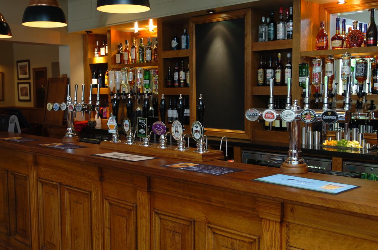 The Bear'S Paw Hotel Warmingham Eksteriør billede The bar at the Old Mill