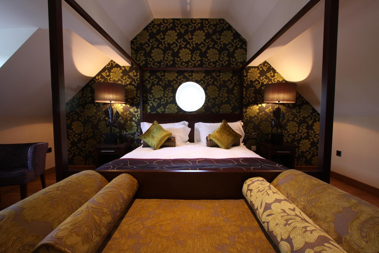 The Bear'S Paw Hotel Warmingham Eksteriør billede A suite at the hotel