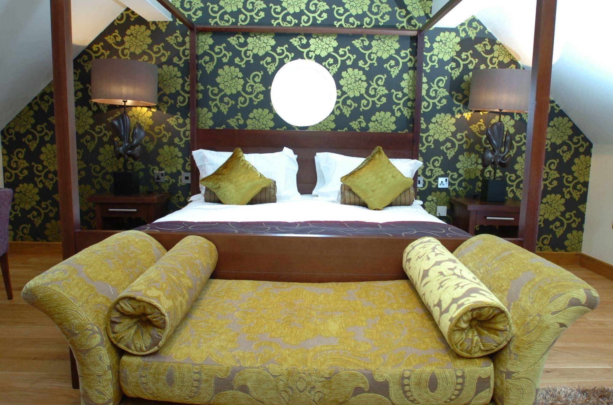 The Bear'S Paw Hotel Warmingham Eksteriør billede A bedroom at the hotel