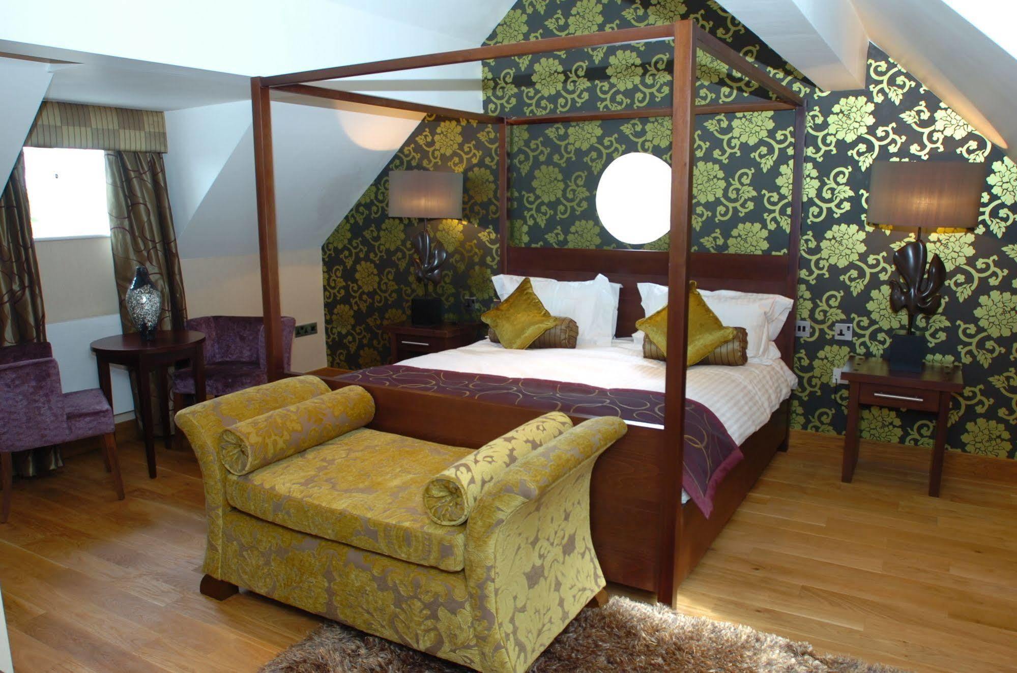 The Bear'S Paw Hotel Warmingham Eksteriør billede A bedroom at the hotel